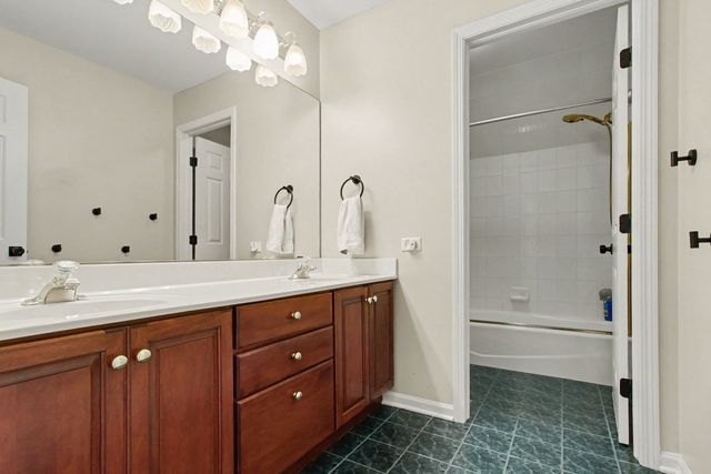1204 N Oakridge Court, Palatine, IL 60067