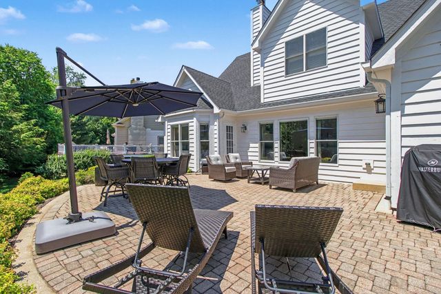1204 N Oakridge Court, Palatine, IL 60067
