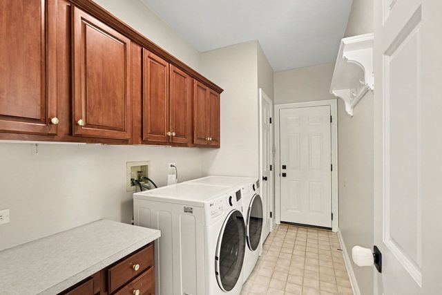 1204 N Oakridge Court, Palatine, IL 60067