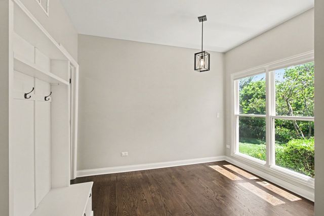 1204 N Oakridge Court, Palatine, IL 60067
