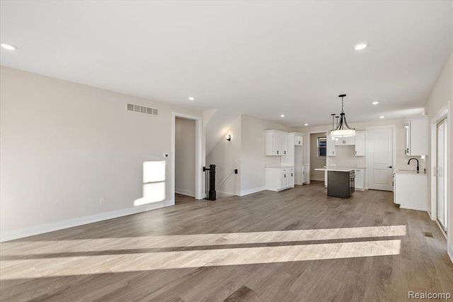 4060 Blossom Drive, Sterling Heights, MI 48314