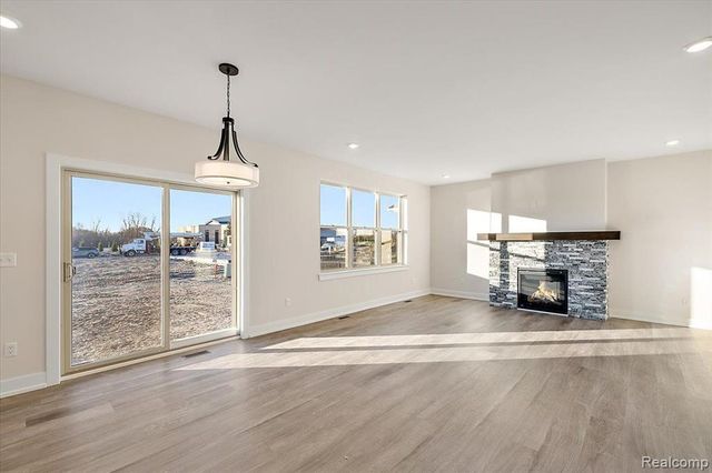 4060 Blossom Drive, Sterling Heights, MI 48314