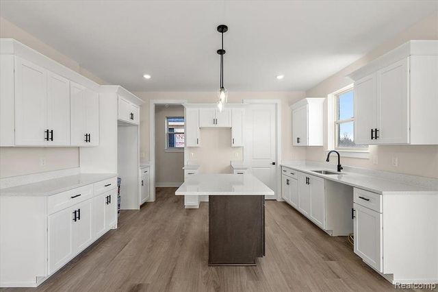 4060 Blossom Drive, Sterling Heights, MI 48314