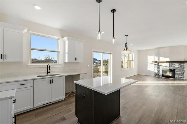 4060 Blossom Drive, Sterling Heights, MI 48314