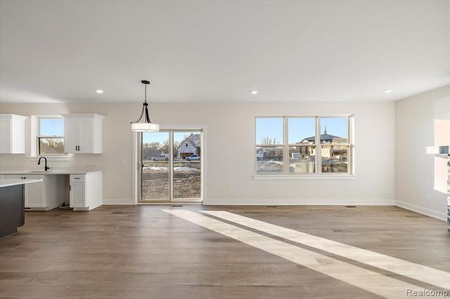 4060 Blossom Drive, Sterling Heights, MI 48314