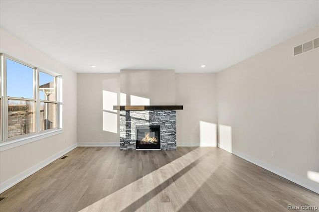 4060 Blossom Drive, Sterling Heights, MI 48314