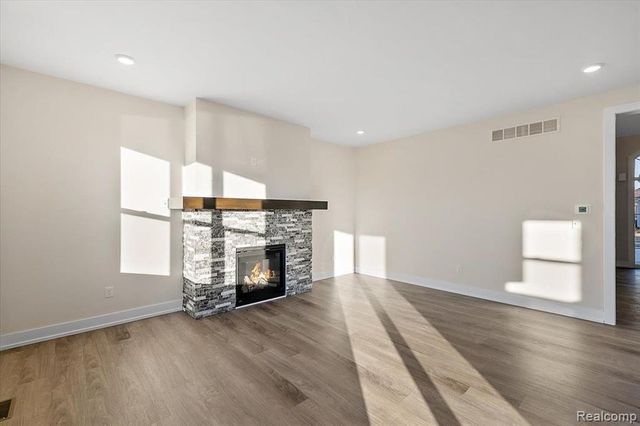 4060 Blossom Drive, Sterling Heights, MI 48314