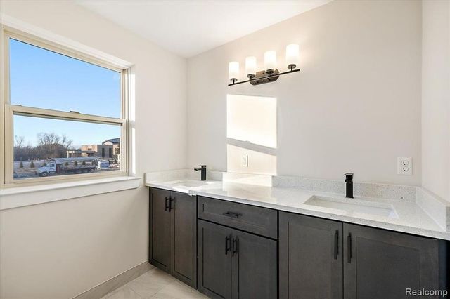 4060 Blossom Drive, Sterling Heights, MI 48314