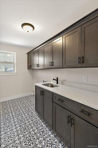 4060 Blossom Drive, Sterling Heights, MI 48314