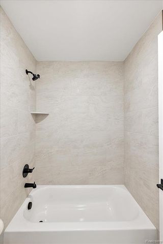 4060 Blossom Drive, Sterling Heights, MI 48314