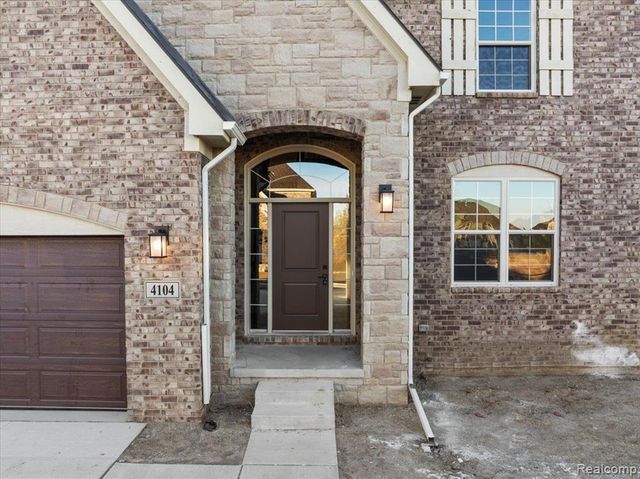 4060 Blossom Drive, Sterling Heights, MI 48314