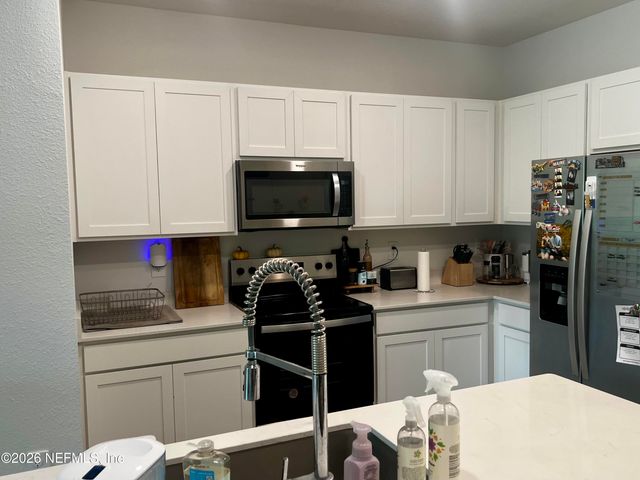 646 CELTIC Drive, Jacksonville, FL 32218