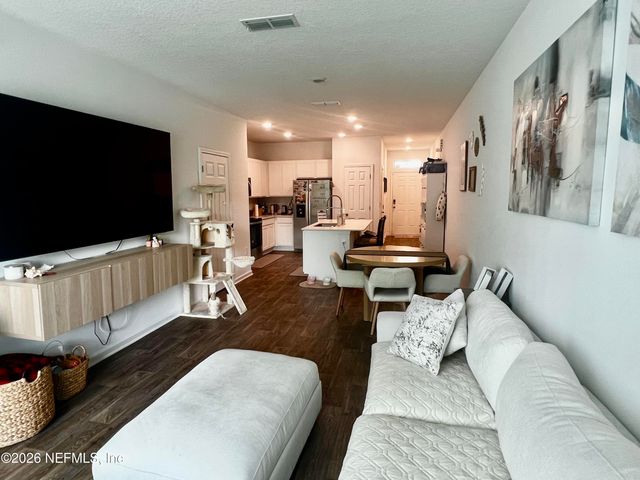 646 CELTIC Drive, Jacksonville, FL 32218