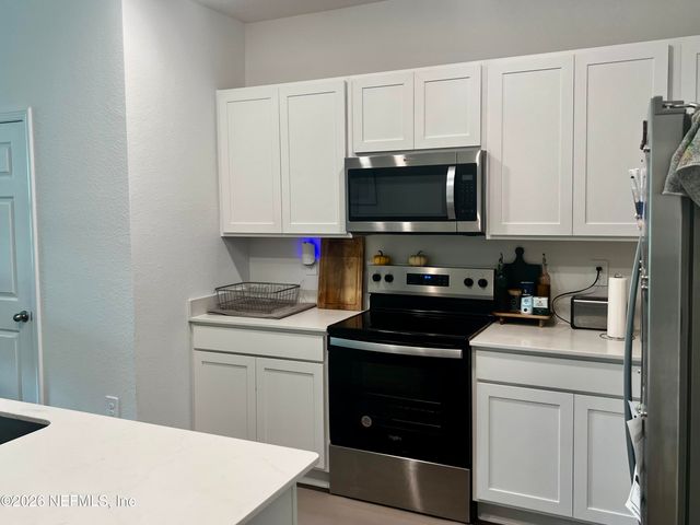 646 CELTIC Drive, Jacksonville, FL 32218