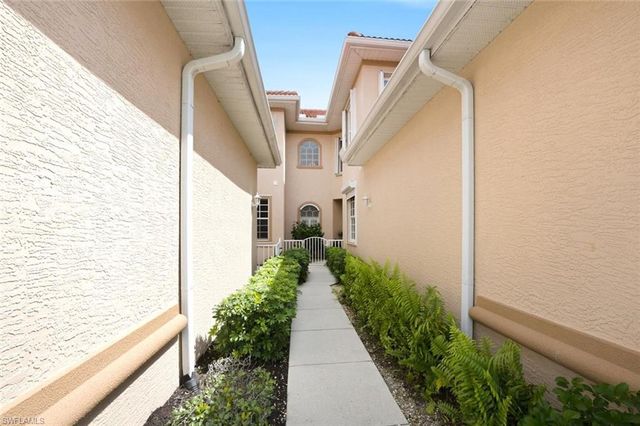 5120 Hyde Park CT 103, Fort Myers, FL 33912