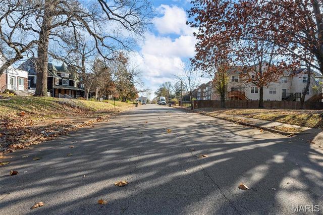 5872 Cabanne Avenue, St Louis, MO 63112