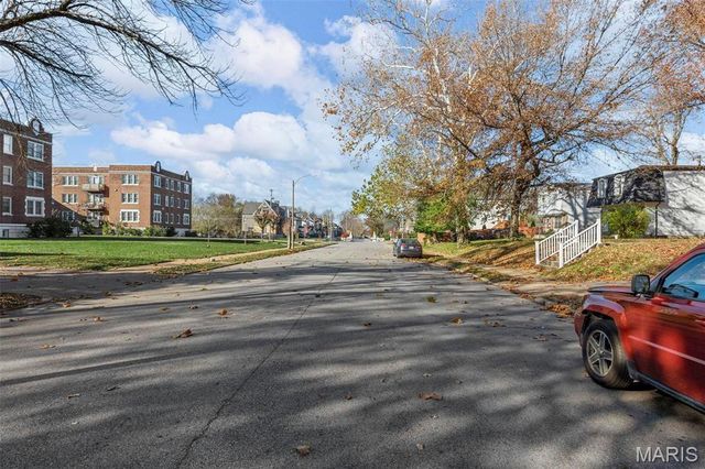 5872 Cabanne Avenue, St Louis, MO 63112