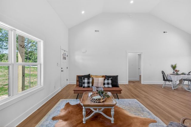 1789 Hickory Cove Ln, Moneta, VA 24121