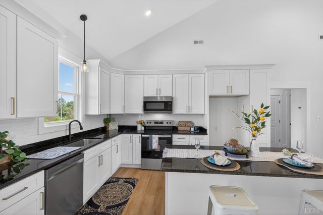 1789 Hickory Cove Ln, Moneta, VA 24121