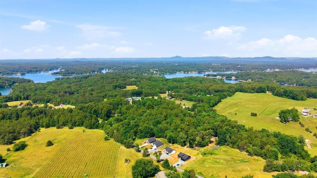 1789 Hickory Cove Ln, Moneta, VA 24121