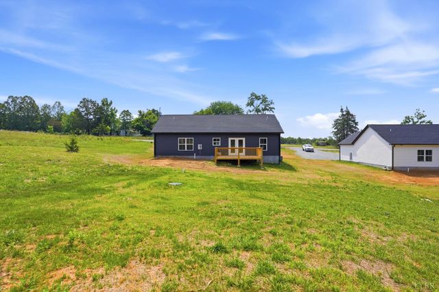 1789 Hickory Cove Ln, Moneta, VA 24121