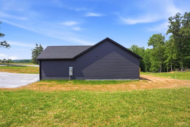 1789 Hickory Cove Ln, Moneta, VA 24121
