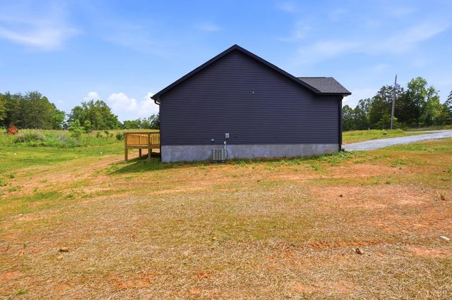 1789 Hickory Cove Ln, Moneta, VA 24121