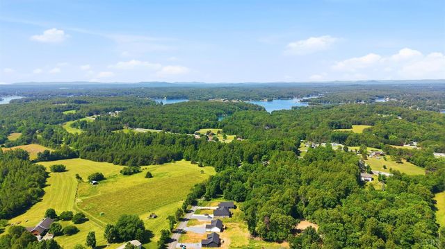 1789 Hickory Cove Ln, Moneta, VA 24121
