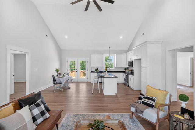 1789 Hickory Cove Ln, Moneta, VA 24121