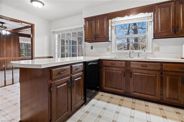 4208 Pineridge CT, Chesapeake, VA 23321