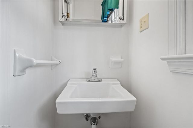 4208 Pineridge CT, Chesapeake, VA 23321