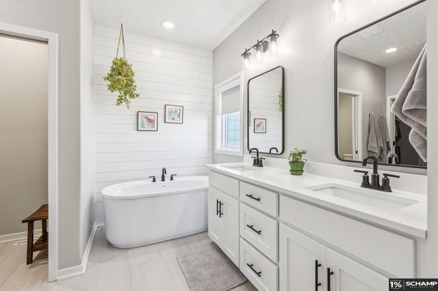 19022 Acorn Drive, Gretna, NE 68028