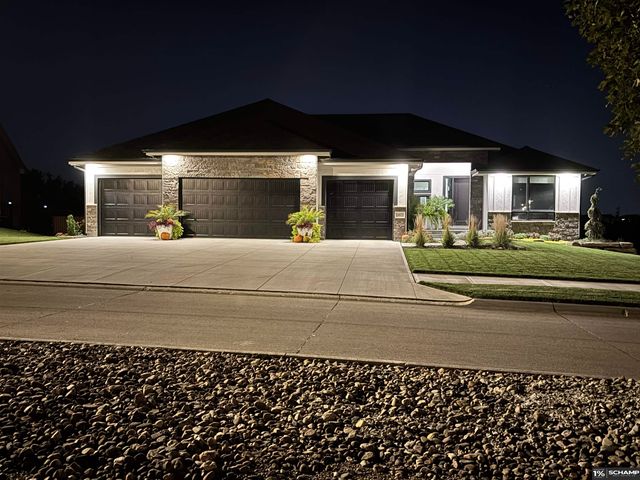 19022 Acorn Drive, Gretna, NE 68028