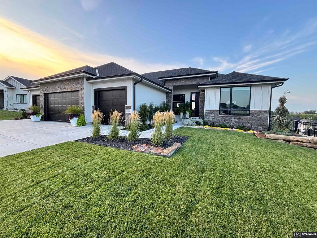 19022 Acorn Drive, Gretna, NE 68028