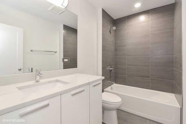 3326 W Irving Park Road 3W, Chicago, IL 60618