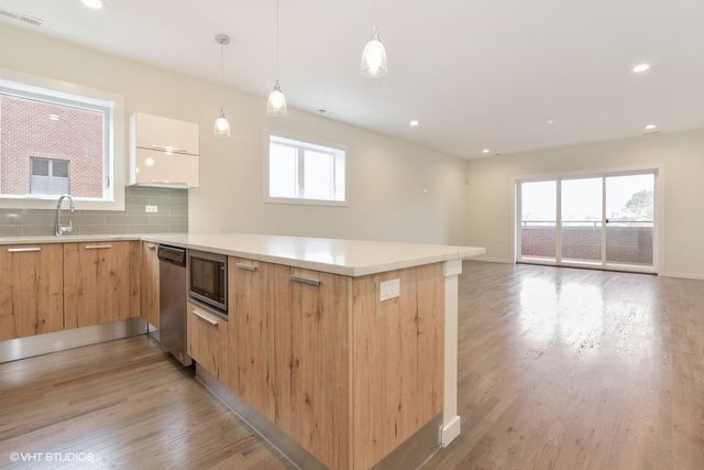 3326 W Irving Park Road 3W, Chicago, IL 60618