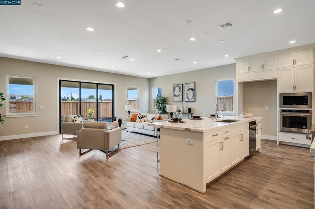 3137 Phoenix Ave, Tracy, CA 95377