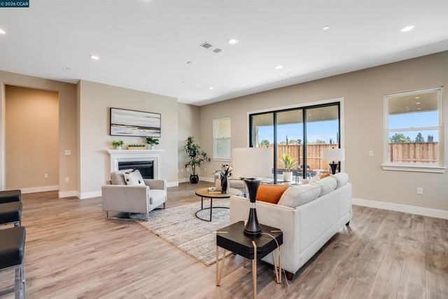3137 Phoenix Ave, Tracy, CA 95377