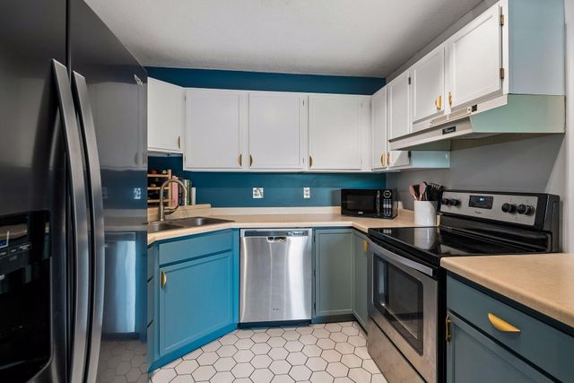 2040 Ridge Drive 32, Saint Louis Park, MN 55416