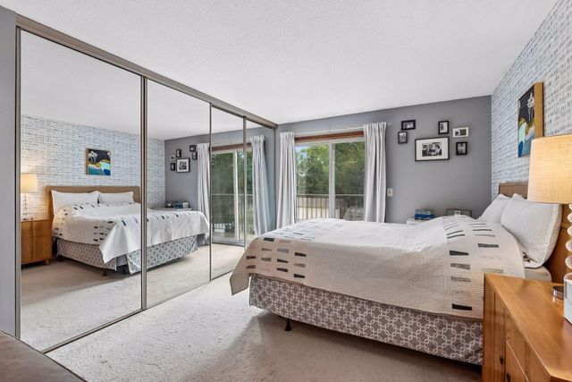 2040 Ridge Drive 32, Saint Louis Park, MN 55416