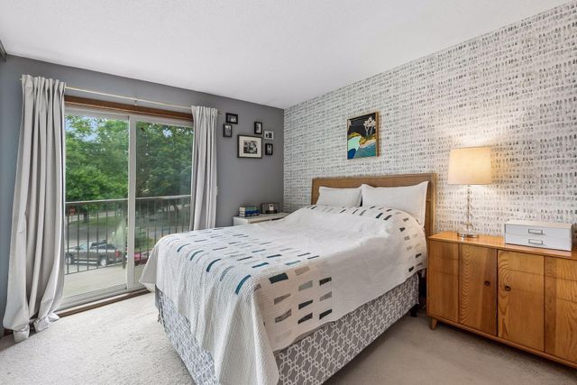 2040 Ridge Drive 32, Saint Louis Park, MN 55416