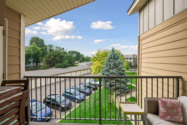 2040 Ridge Drive 32, Saint Louis Park, MN 55416