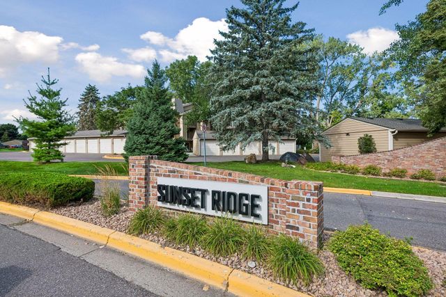 2040 Ridge Drive 32, Saint Louis Park, MN 55416