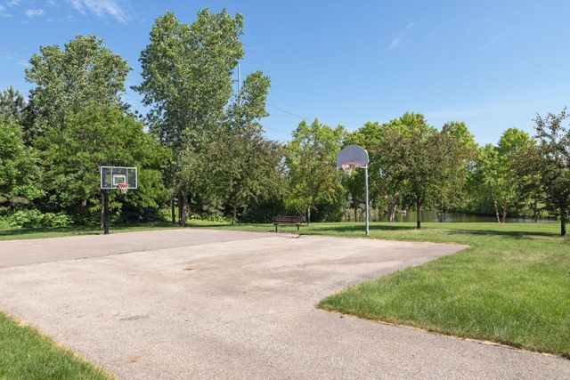 2040 Ridge Drive 32, Saint Louis Park, MN 55416