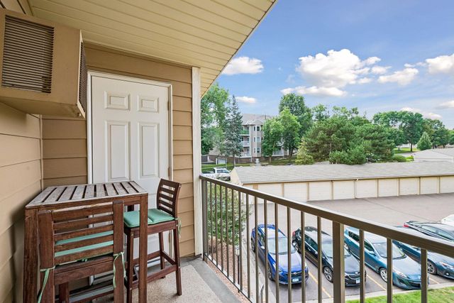 2040 Ridge Drive 32, Saint Louis Park, MN 55416