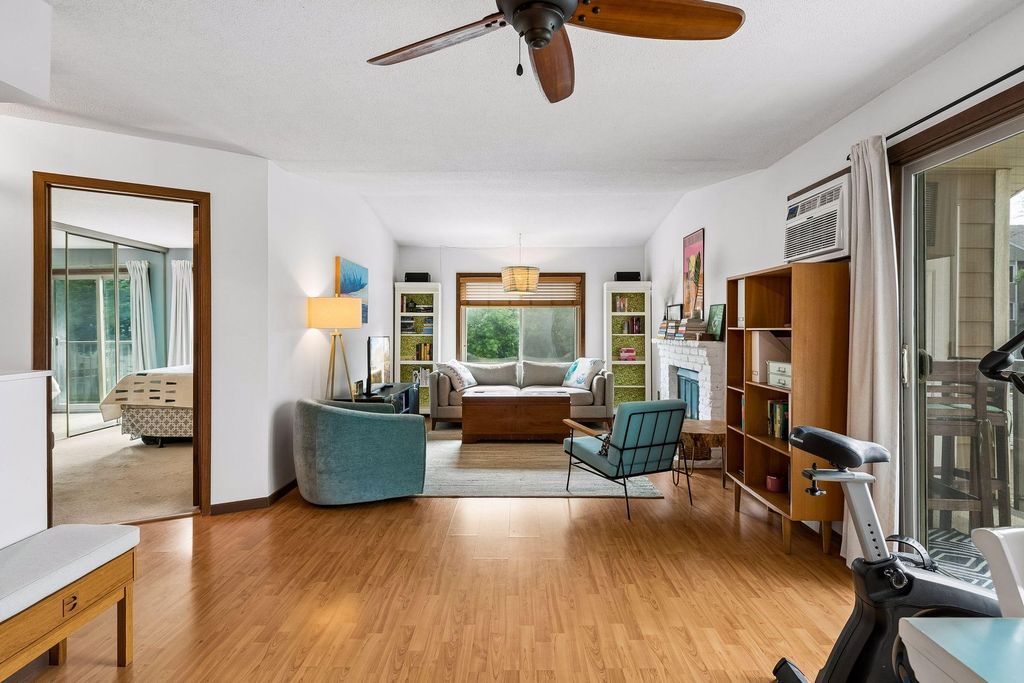 2040 Ridge Drive 32, Saint Louis Park, MN 55416