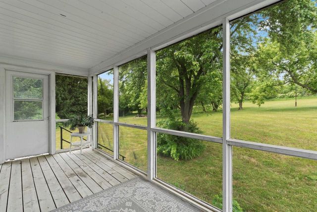 W271N4780 Greenhill COURT, Pewaukee, WI 53072