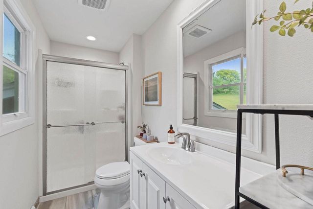 W271N4780 Greenhill COURT, Pewaukee, WI 53072