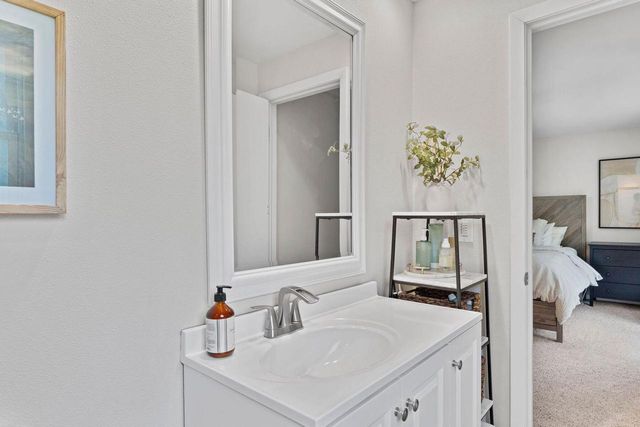 W271N4780 Greenhill COURT, Pewaukee, WI 53072