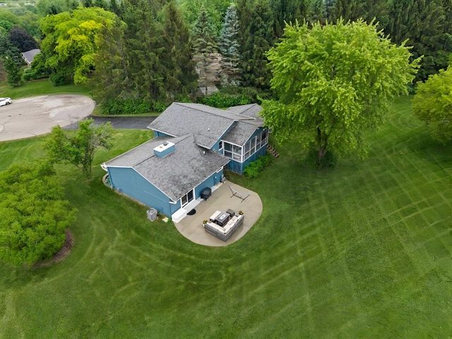 W271N4780 Greenhill COURT, Pewaukee, WI 53072